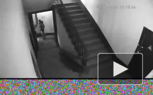 Хулиганы подожгли в парадной на Кондратьевском дымовую шашку 