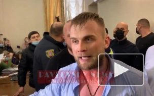Украинский депутат устроил драку и сломал стол из-за недопуска на заседание