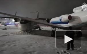 В аэропорту Сургута самолет ATR-72 сам укатился и столкнулся с Як-40