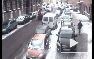 Любезность водителя микроавтобуса привела к ДТП