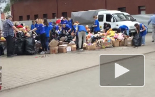 В Кемерово разбирают игрушки у мемориала погибшим в пожаре в ТЦ "Зимняя Вишня"