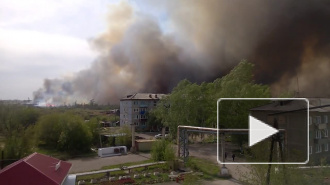 Видео: в Красноярском крае крупный пожар подходит к топливной базе, жители боятся взрыва
