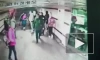 Трое неизвестных напали на мужчину в переходе на станции "Комсомольская"