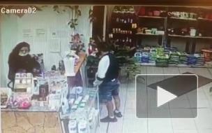 Злоумышленник похитил кассу из цветочного магазина на проспекте Металлистов