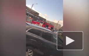 Видео: На проспекте Славы женщины и ребенок пострадали в массовом ДТП