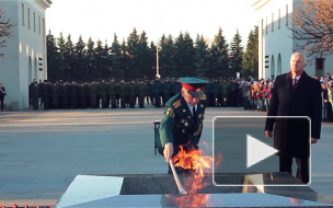 Проливной дождь не помешал торжественно-траурной церемонии на Пискаревском кладбище