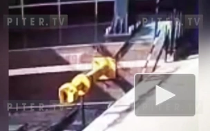 Видео: на Московском вокзале в Петербурге двое детей упали на рельсы
