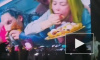Видео: Линдеманн на концерте в Петербурге кидал в фанатов торты и сырую рыбу