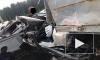Видео: легковой автомобиль наполовину ушел под грузовик на КАД в районе Народной