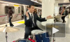 Появилось видео крутой игры Джозефа Гордон-Левитта в метро на барабанах