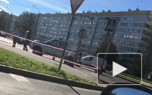 Полиция оцепила перекресток на юге Петербурга из-за подозрительного пакета