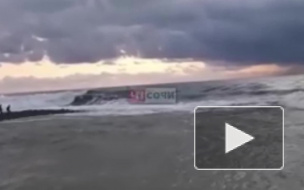 В Сочи двоих детей унесло штормом в море