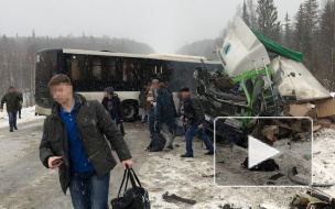 В Кузбассе в ДТП с автобусом и грузовиком пострадали 39 человек и 2 человека погибли