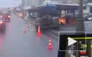 Появилось видео с места ДТП на Ленинградке в Москве, где грузовик влетел в переход