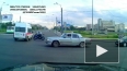 Видео: мотоциклист влетел в «скорую»