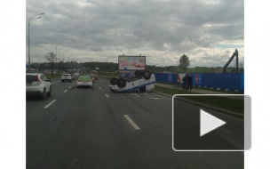 В Петербурге иномарка перевернула полицейский УАЗ: в социальных сетях рады несчастью полиции