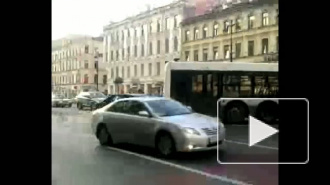 На Невском столкнулись рейсовый  автобус и иномарка 
