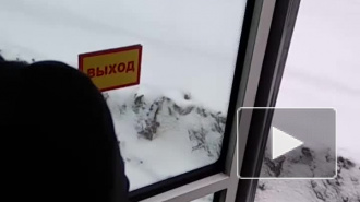 С ветерком: в Петербурге водитель маршрутки вез пассажиров с открытой дверью в салоне