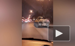 "Вежливый" бронетранспортер проехался с водителями по проспекту Культуры