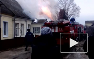 Очевидец снял тушение дома в Брянске