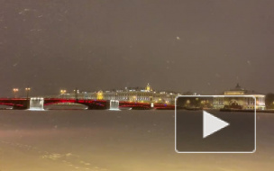 Вечером на Дворцовом мосту включат красную подсветку в честь китайского Нового года
