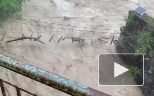 На Украине сильные ливни вызвали оползни и разрушили мосты