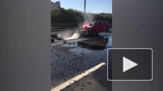 На Белградской улице автомобиль провалился в промоину с горячей водой