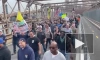Протестующие против вакцинации в Нью-Йорке вышли на Бруклинский мост 