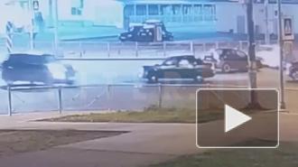 Появилось видео ДТП на Оборонной улице в Колпино