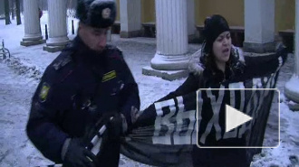 Радикальная оппозиция прорывалась к Смольному сквозь цепи ОМОНа