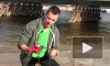 Рыбаки из Петербурга поймали айфон в Неве