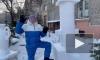 Житель Приморского района создает скульптуры из снега на Ланском шоссе