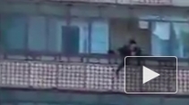 Жуткое видео из Запорожья: В Энергодаре мать задушила дочь и выбросила с балкона