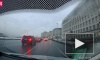 Петербургская автоледи уронила столб на иномарку
