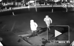 Эпик-фэйл: китаец случайно избил напарника при попытке ограбления