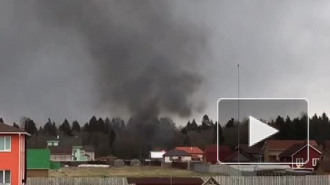 В Ломоносовском районе загорелся двухэтажный дом 