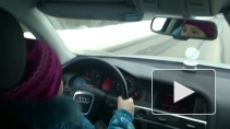 Видео: восьмилетняя петербурженка выжимает "соточку" на Ауди
