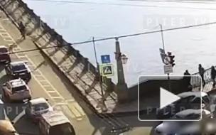 Спасатели вытаскивали мужчину из Фонтанки