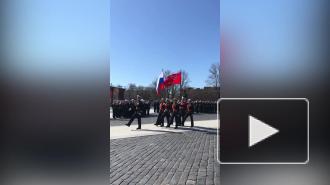 Войска Кронштадтского гарнизона торжественно прошли по Якорной площади