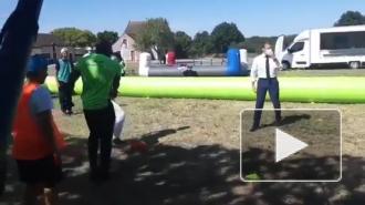 Макрон попал мячом ребенку в голову вовремя футбольного матча