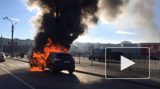 Появилось видео полыхающего Nissan на маршала Казакова