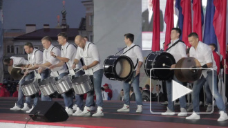 веселые барабанщики на Дворцовой