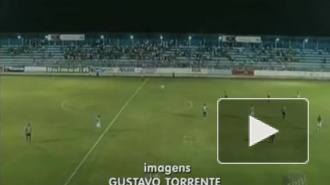 Футболист напал на рефери, потому что тот добавил мало времени