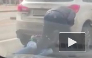 На перекрестке Светлановского и Тореза водители устроили драку