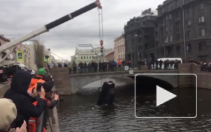 Видео из Санкт - Петербурга: На набережной Крюкова канала доставали затонувшую иномарку