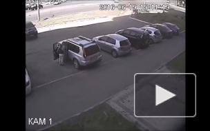 Бьёт беременную