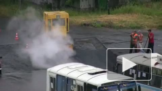 В Самаре автомобиль провалился в яму в асфальте, водитель погиб