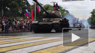СМИ: в Севастополе танк чуть не въехал в зрителей на параде Победы