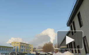 Жители Кемерово уверены, что сняли на видео источник дыма с едким запахом