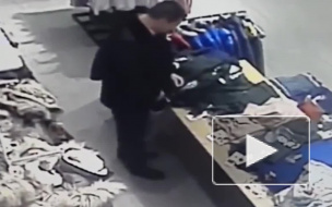 Видео: саратовец облегчился на одежду в бутике